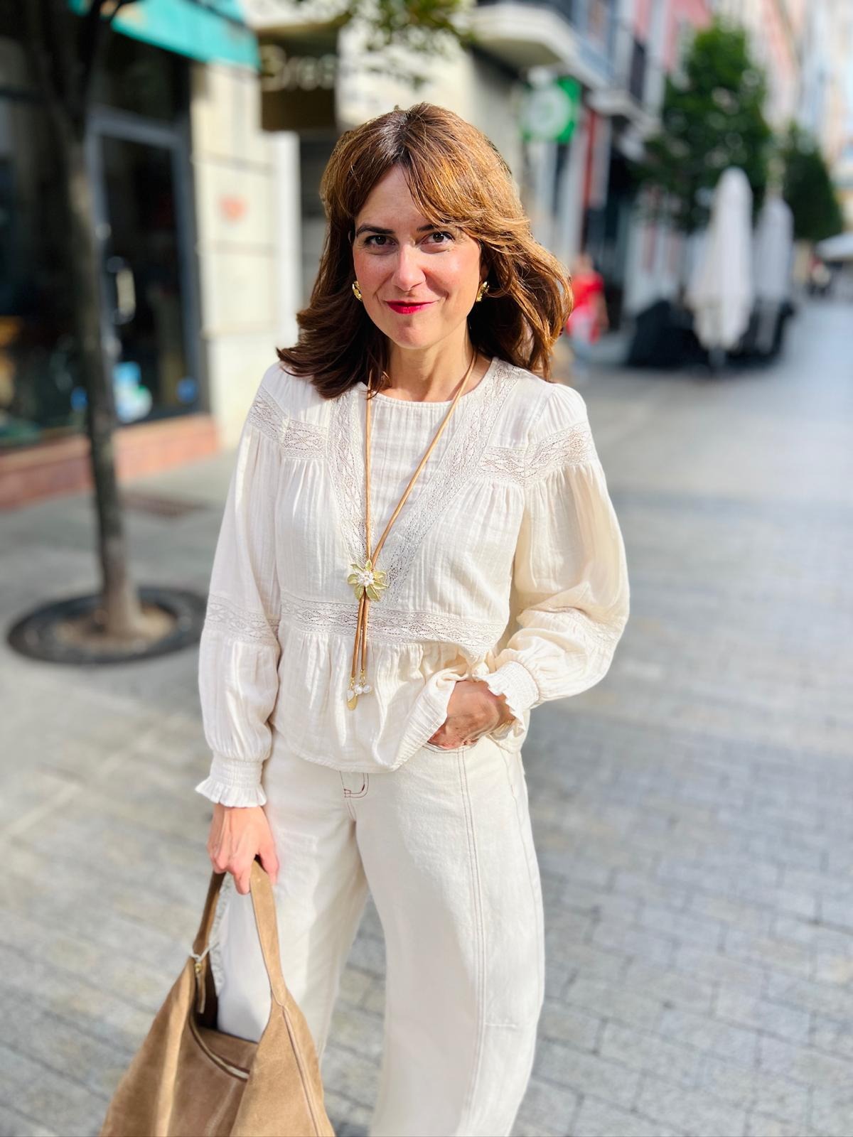 blusa de mujer con puntillas ambre de french