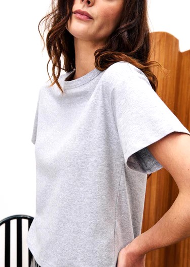 camiseta de mujer de frnch en color gris con manga corta nebelung