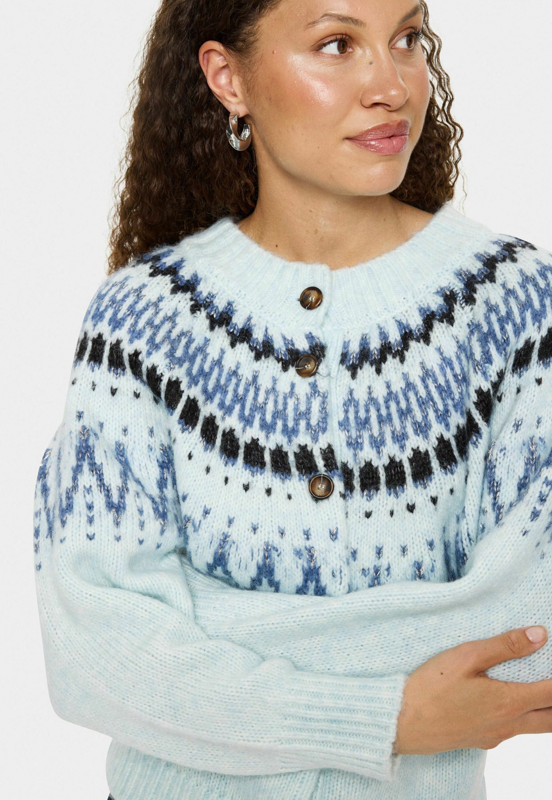 cardigan de mujer azul con grecas a tono